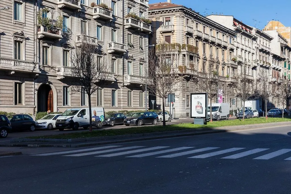 Via Ciro Menotti location